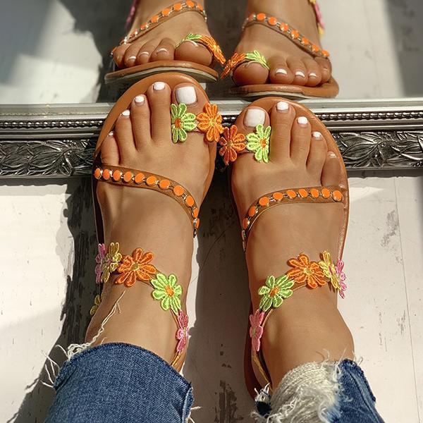 Herstyled Flower Embellished Toe Ring Flat Sandals